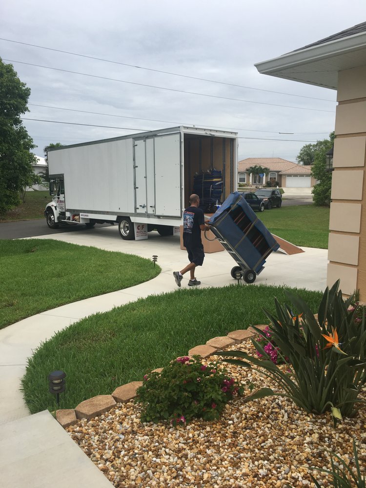 Expert junk removal and moving services in Ellenton, FL Safe and reliable junk removal and moving services in Ellenton, FL
